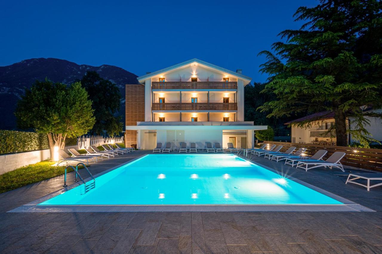 Trilago Hotel